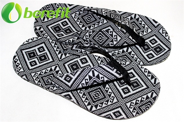 Slippers for Men for Beach Style with National Style Canvas To Cover Sole And Canvas Upper