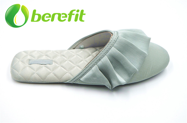 Fashional Slippers Women for Flat Feet with Memory Foam And Non Slip Design 