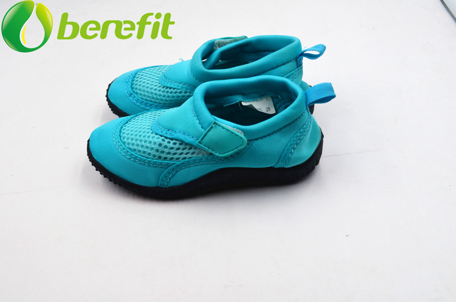 Kids Aqua Hiking Shoes on Line 
