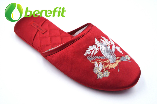 Slippers Women with Chinese Tranditional Embroidery Decoration And Classic Red Satin