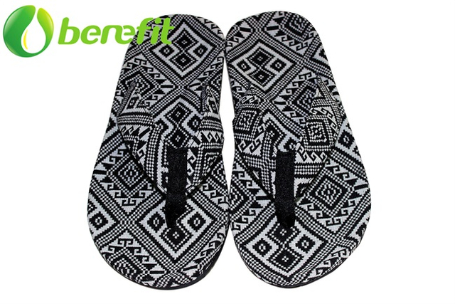 Slippers for Men for Beach Style with National Style Canvas To Cover Sole And Canvas Upper