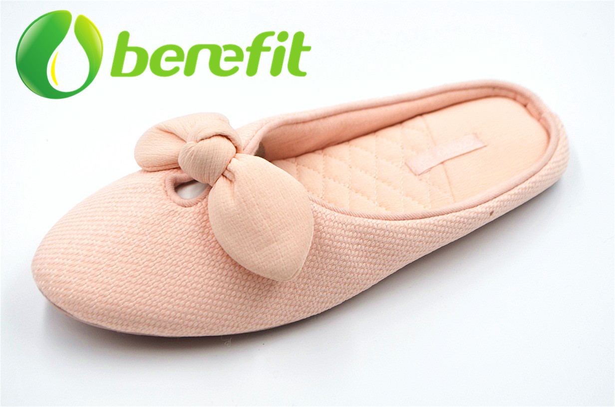 Warm Indoor Slippers Women with Washable And Warm Fabric Material
